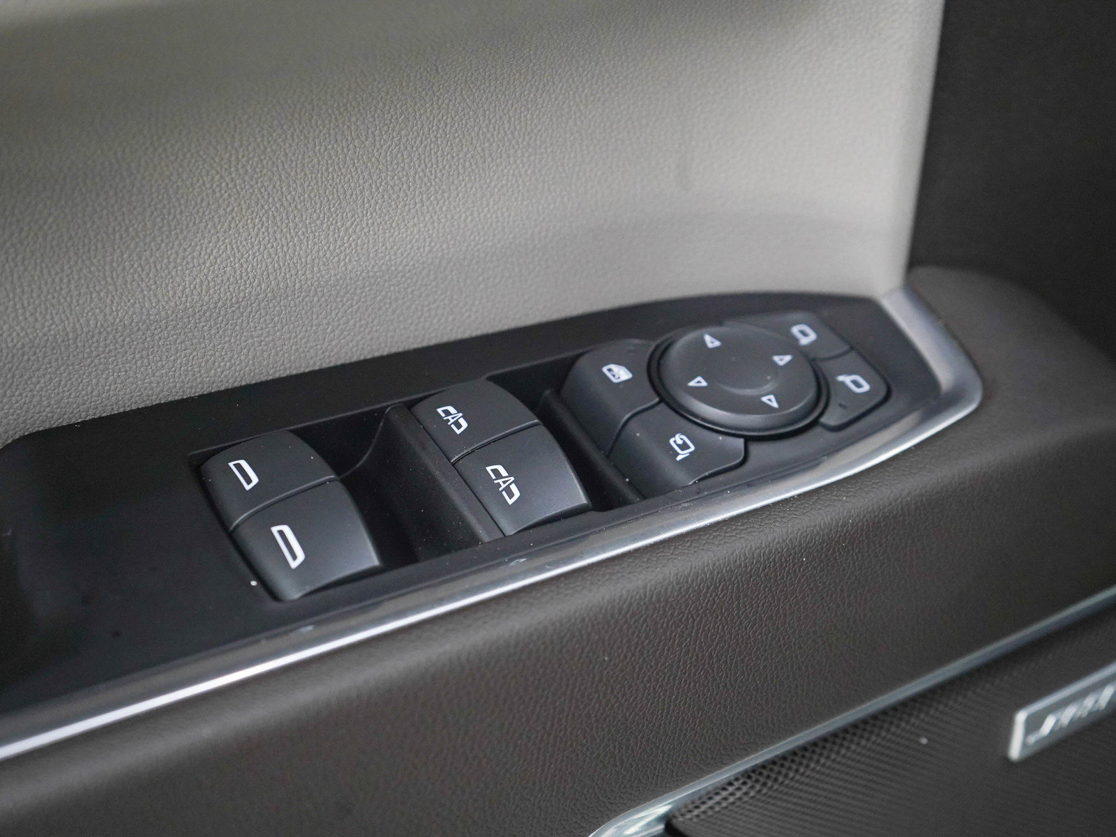 Used 2022 Chevrolet Silverado 1500 LTZ w/ Technology Package AWD/4WD image 22
