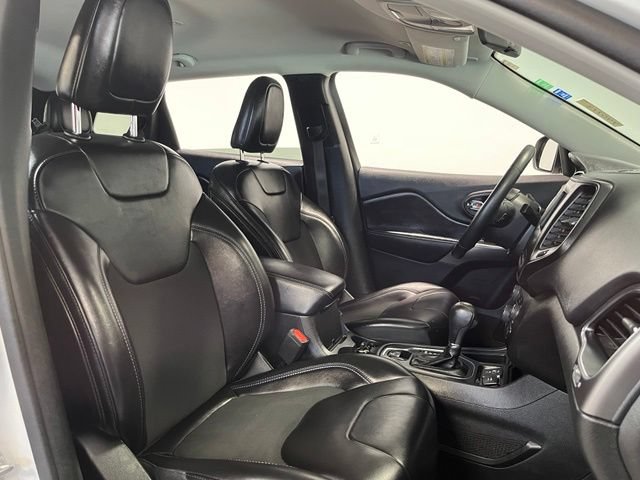 Used 2019 Jeep Cherokee Latitude Plus FWD image 10