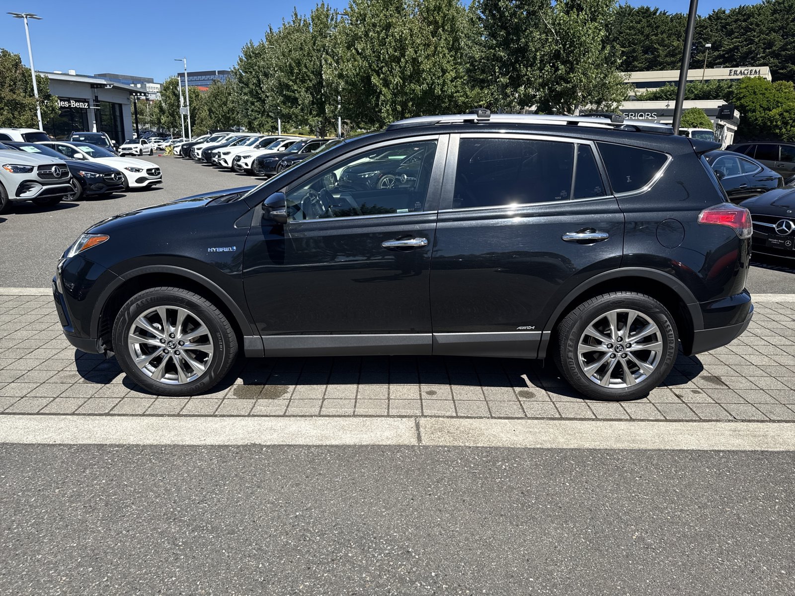 Used 2017 Toyota RAV4 Limited AWD/4WD image 8
