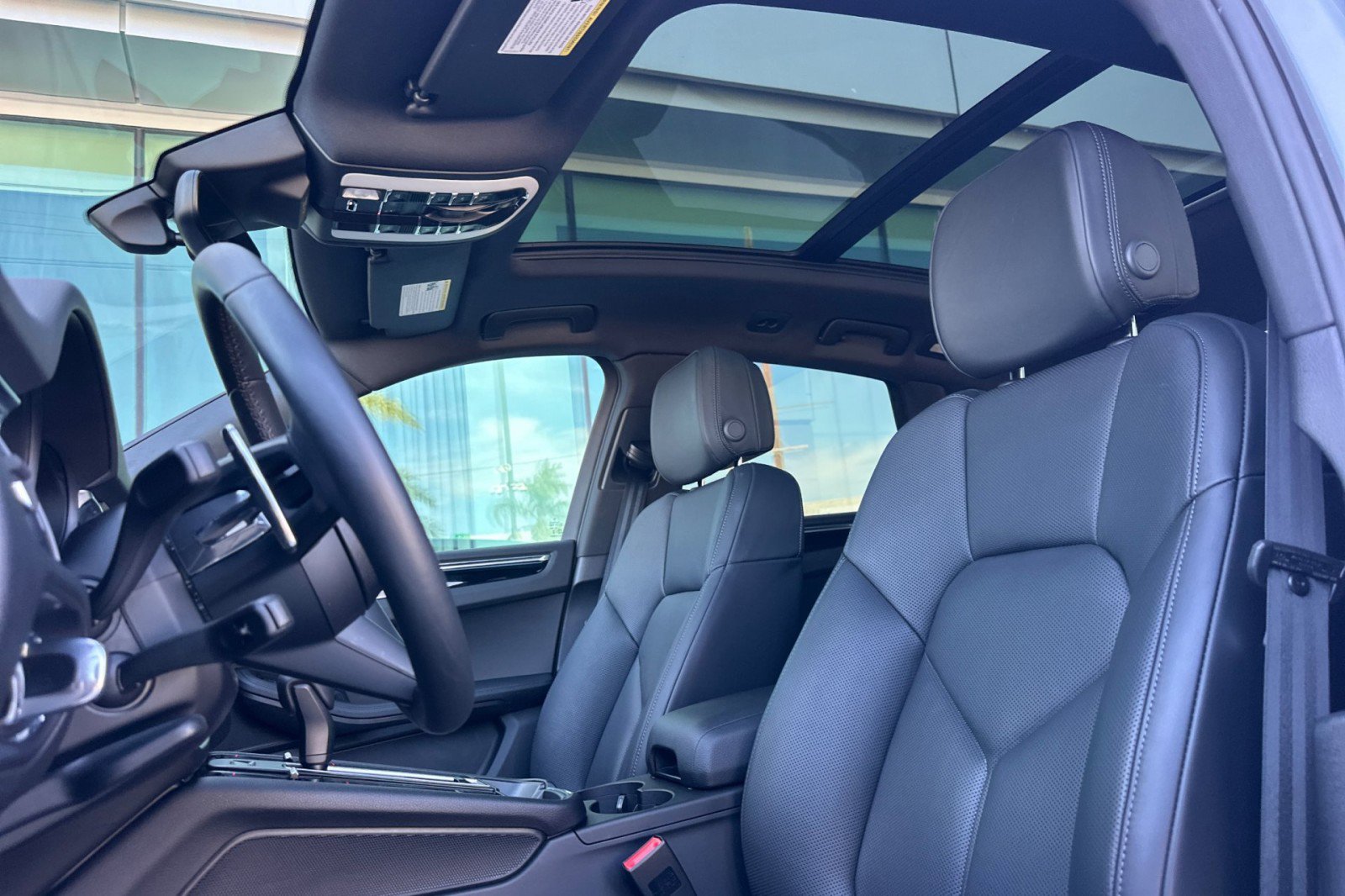 Used 2025 Porsche Macan image 5
