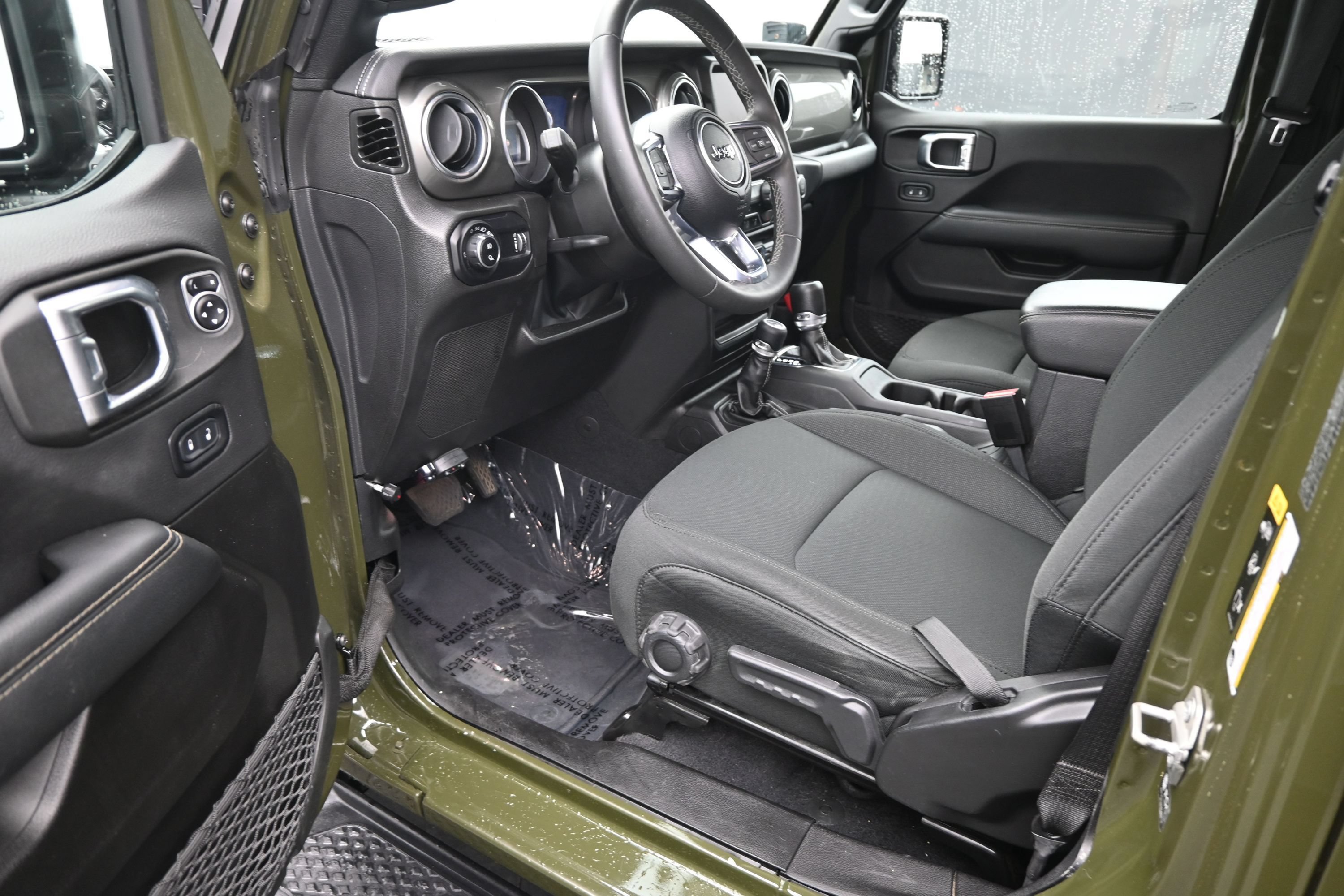 Used 2023 Jeep Gladiator Overland AWD/4WD image 14