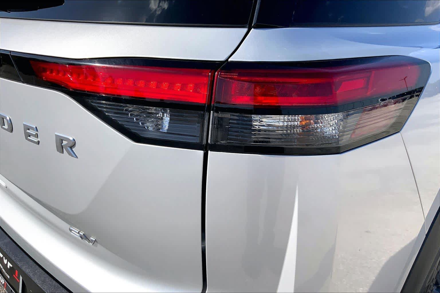 Used 2023 Nissan Pathfinder SV FWD image 30