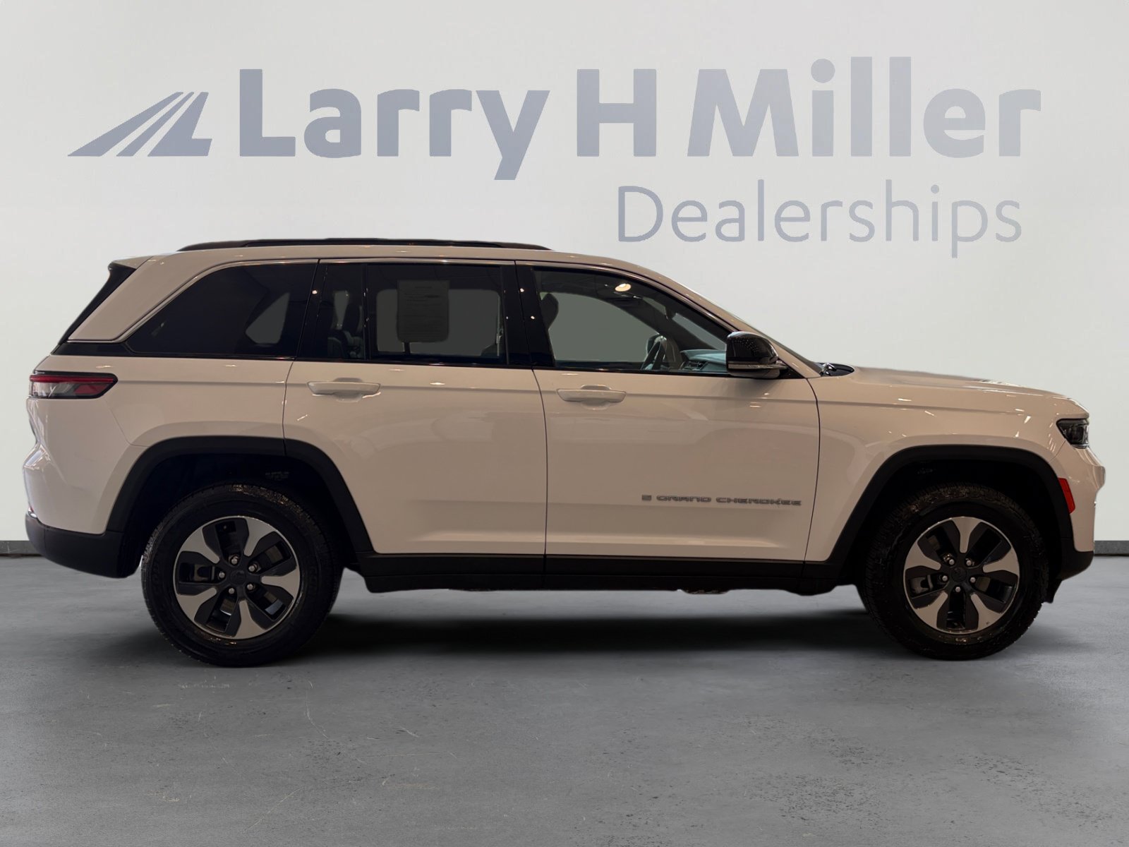 Used 2024 Jeep Grand Cherokee Limited 4xe AWD/4WD image 6