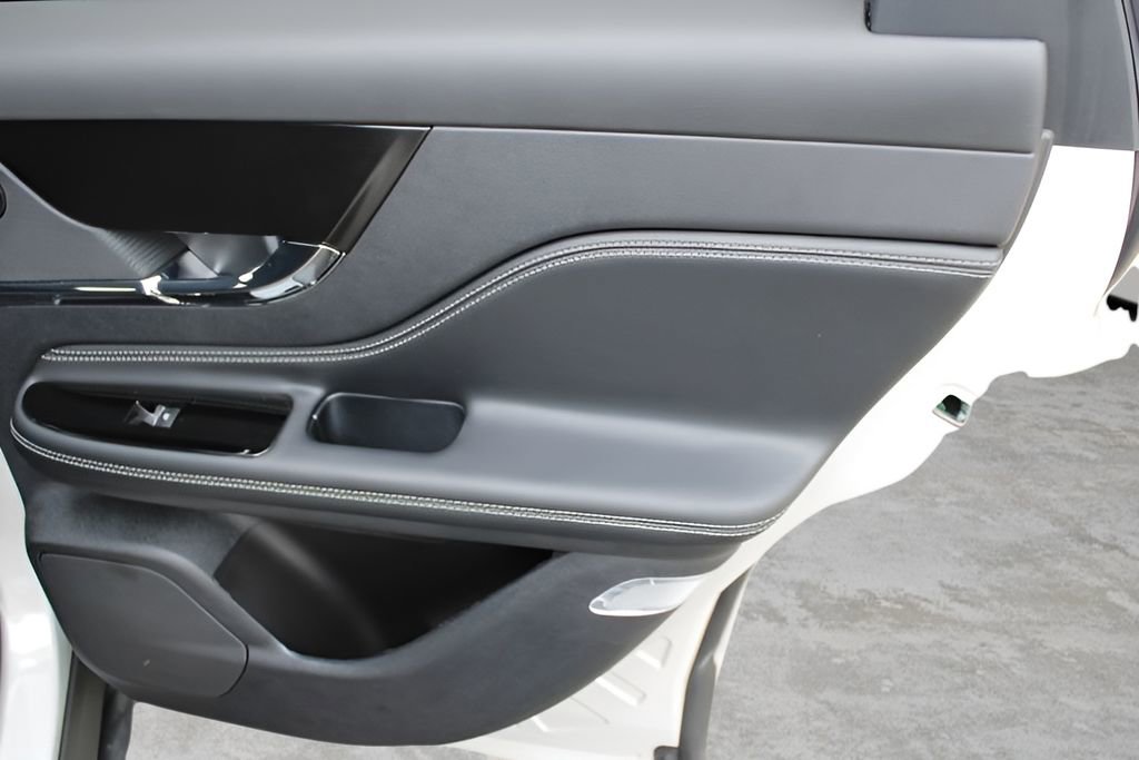 Used 2022 Lincoln Corsair Grand Touring w/ Elements Technology Bundle image 23