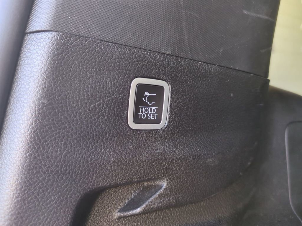 Used 2024 Jeep Wagoneer L Series III w/ Flexible Seating Group image 15