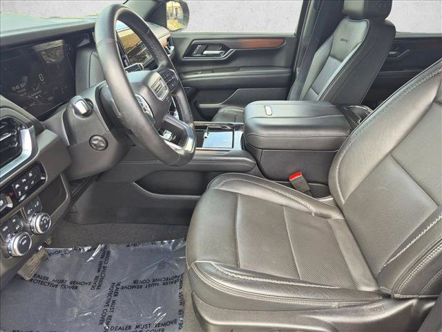 Used 2025 GMC Yukon XL Denali AWD/4WD image 12