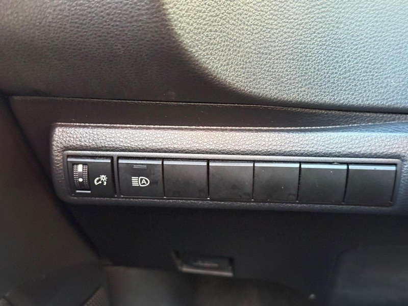 Used 2020 Toyota Corolla SE w/ SE Premium Package FWD image 29