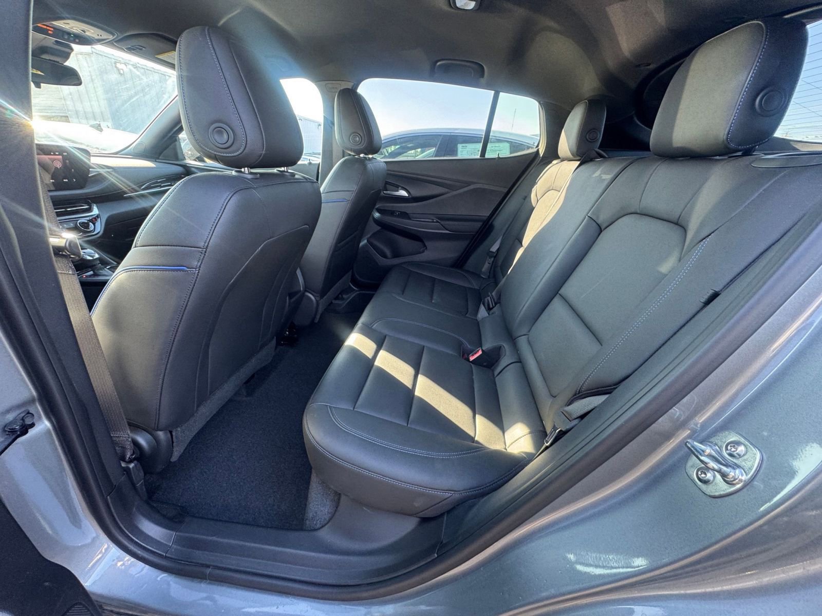 Used 2025 Buick Envista Sport Touring image 23