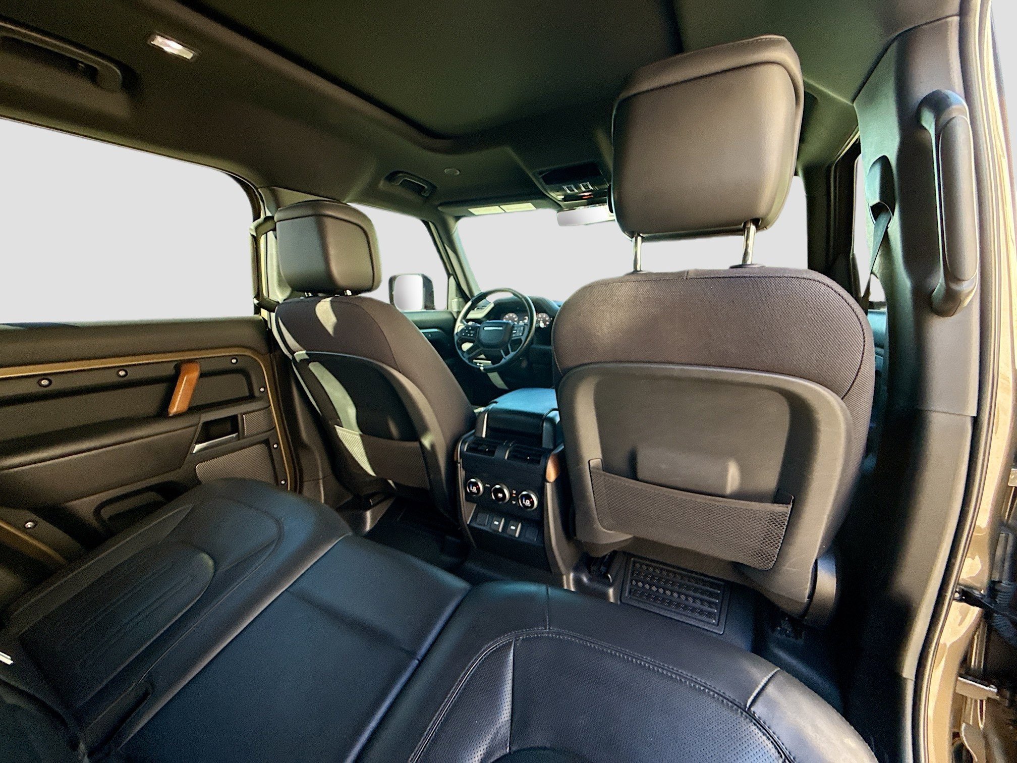 Used 2023 Land Rover Defender 110 X image 29