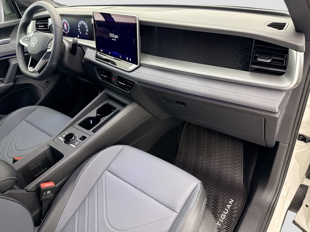 New 2026 Volkswagen Tiguan SE R-Line FWD image 15