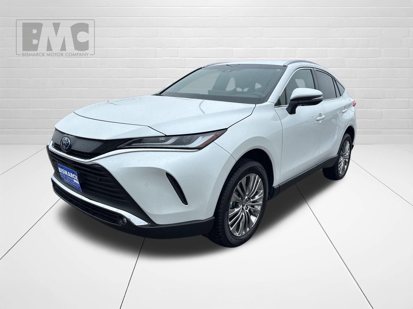 Used 2023 Toyota Venza XLE AWD/4WD image 1