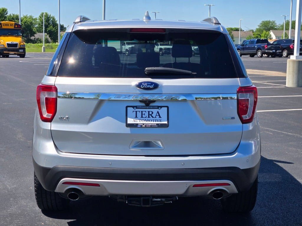 Used 2016 Ford Explorer XLT w/ Equipment Group 202A AWD/4WD image 13