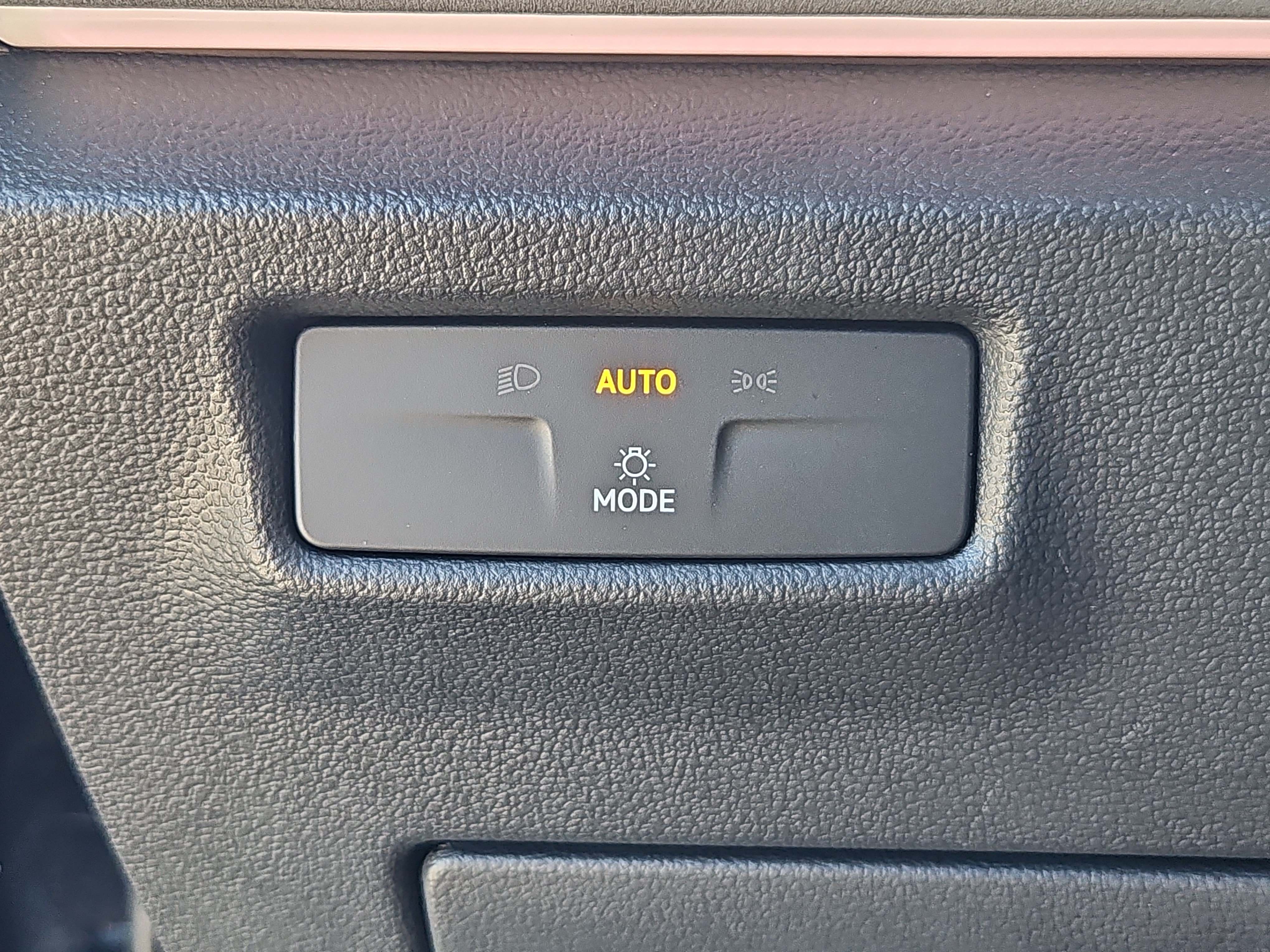 Used 2026 Volkswagen Tiguan SE AWD/4WD image 15