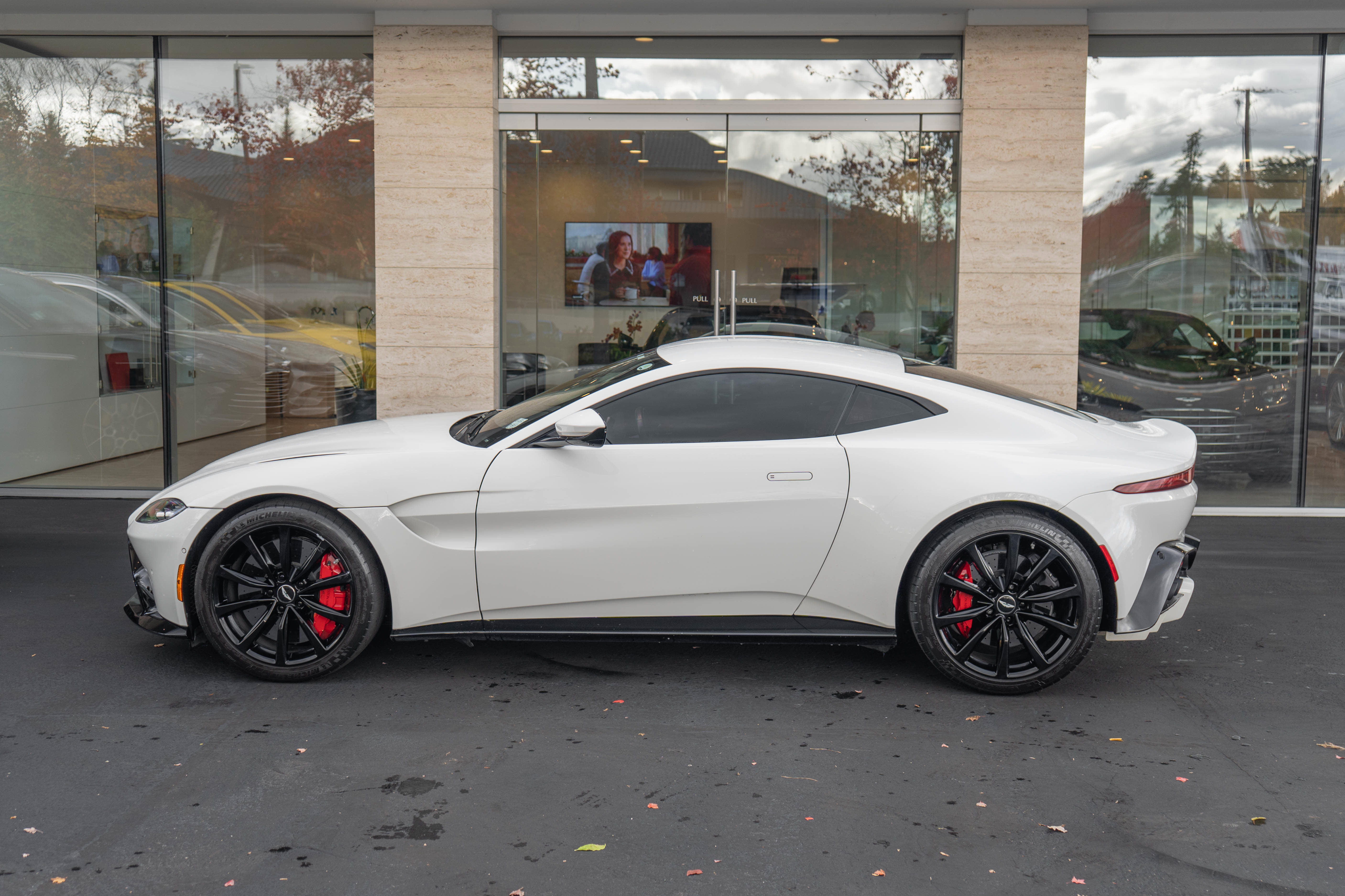 Used 2020 Aston Martin V8 Vantage Coupe RWD image 32