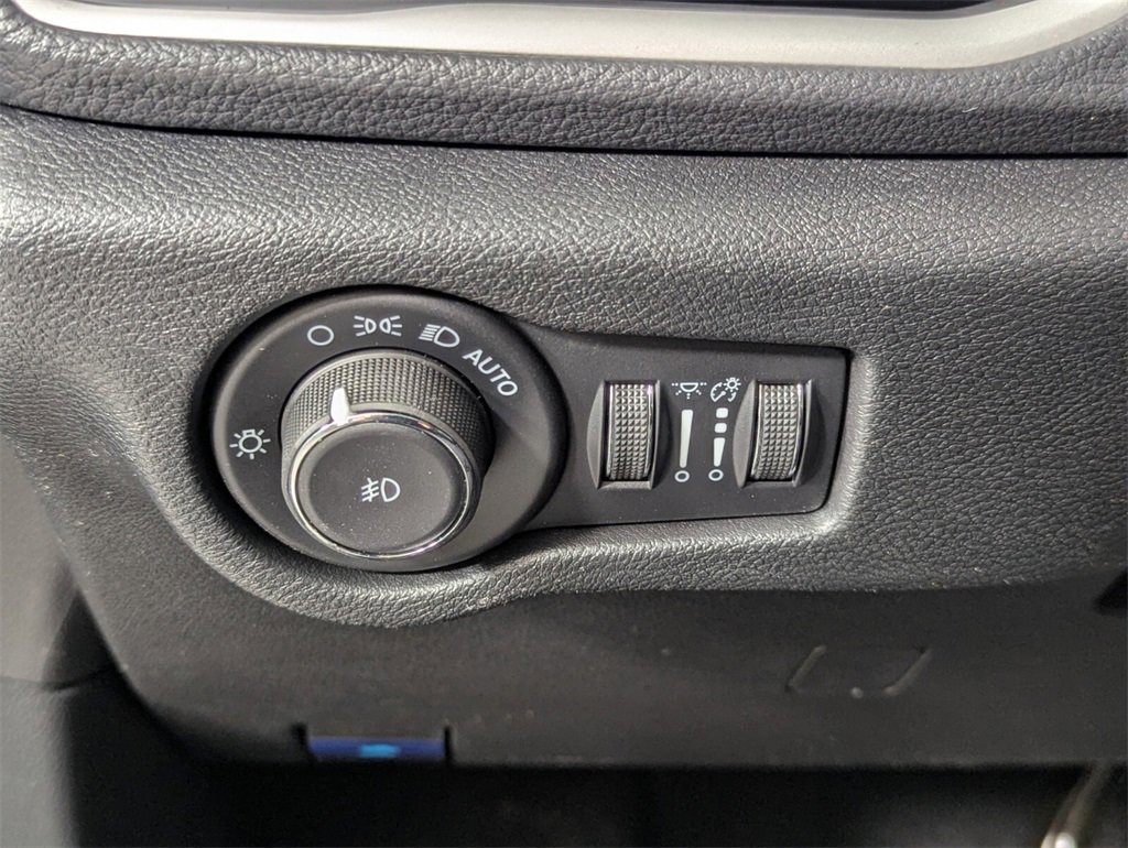 New 2026 Chrysler Pacifica Select image 13