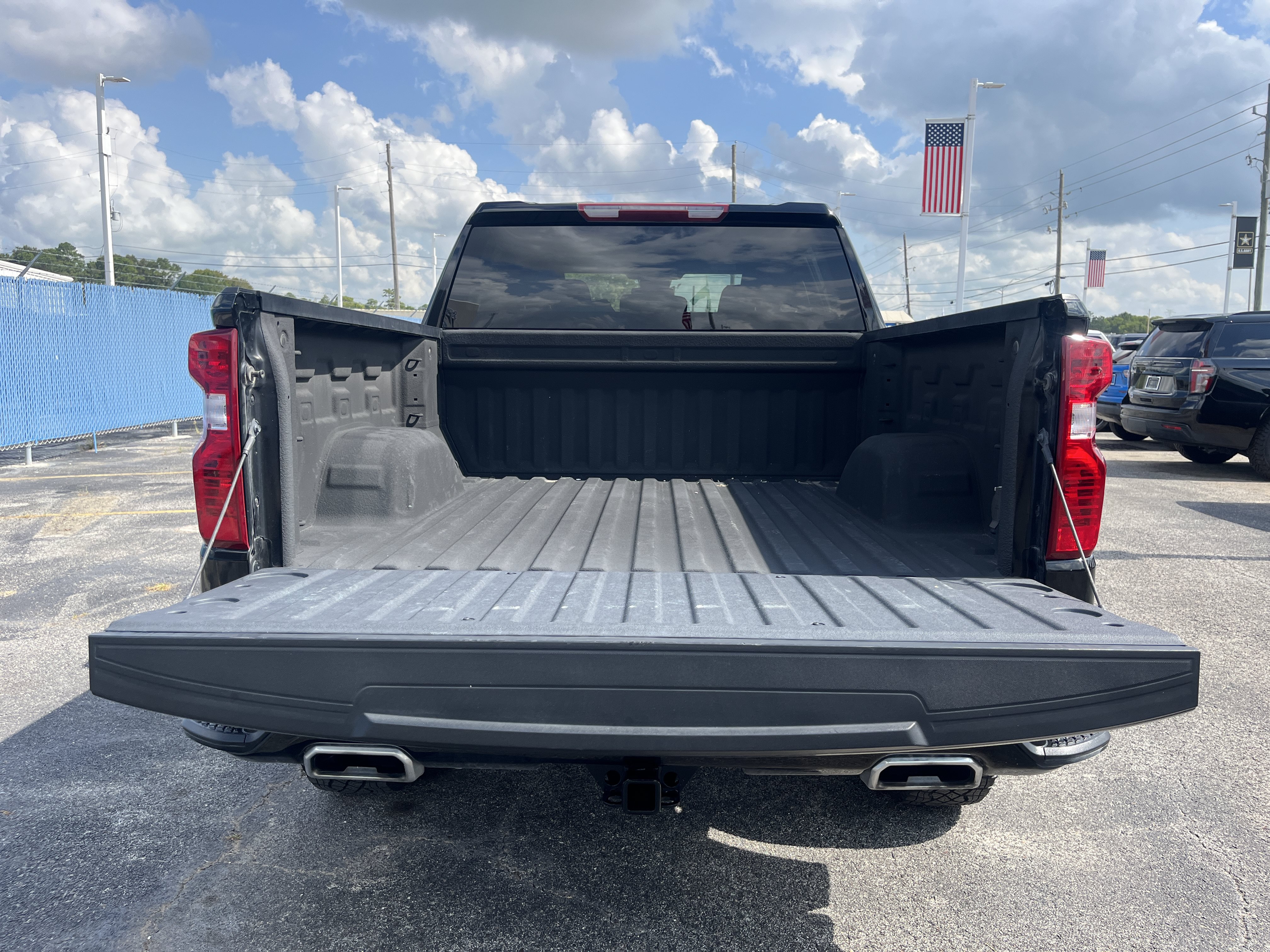 Used 2025 Chevrolet Silverado 1500 Custom Trail Boss w/ LPO, Dark Essentials Package AWD/4WD image 5