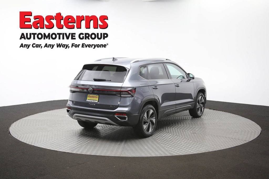 Used 2025 Volkswagen Taos SE AWD/4WD image 39