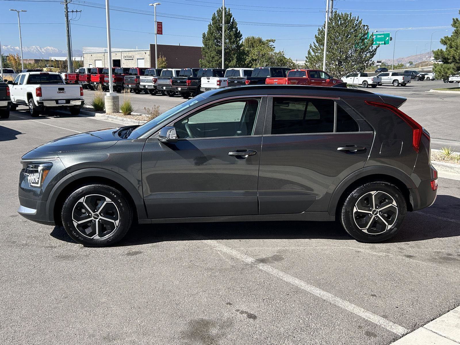 Used 2025 Kia Niro EX image 7