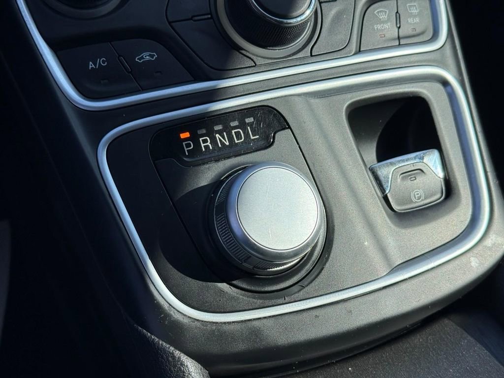 Used 2016 Chrysler 200 Limited image 22