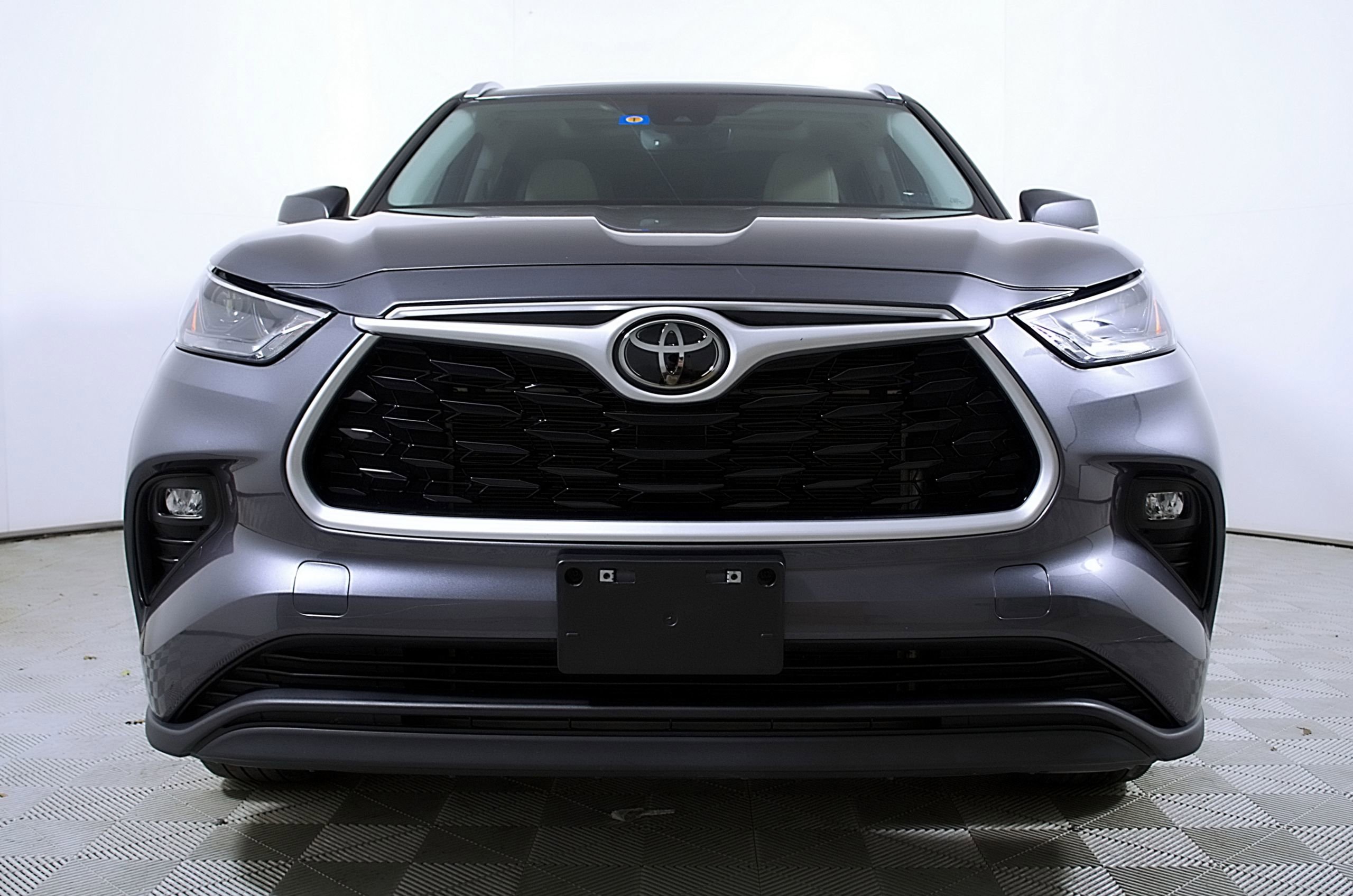 Used 2023 Toyota Highlander XLE image 5