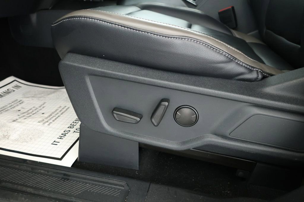 Used 2025 Ford Bronco Outer Banks image 9