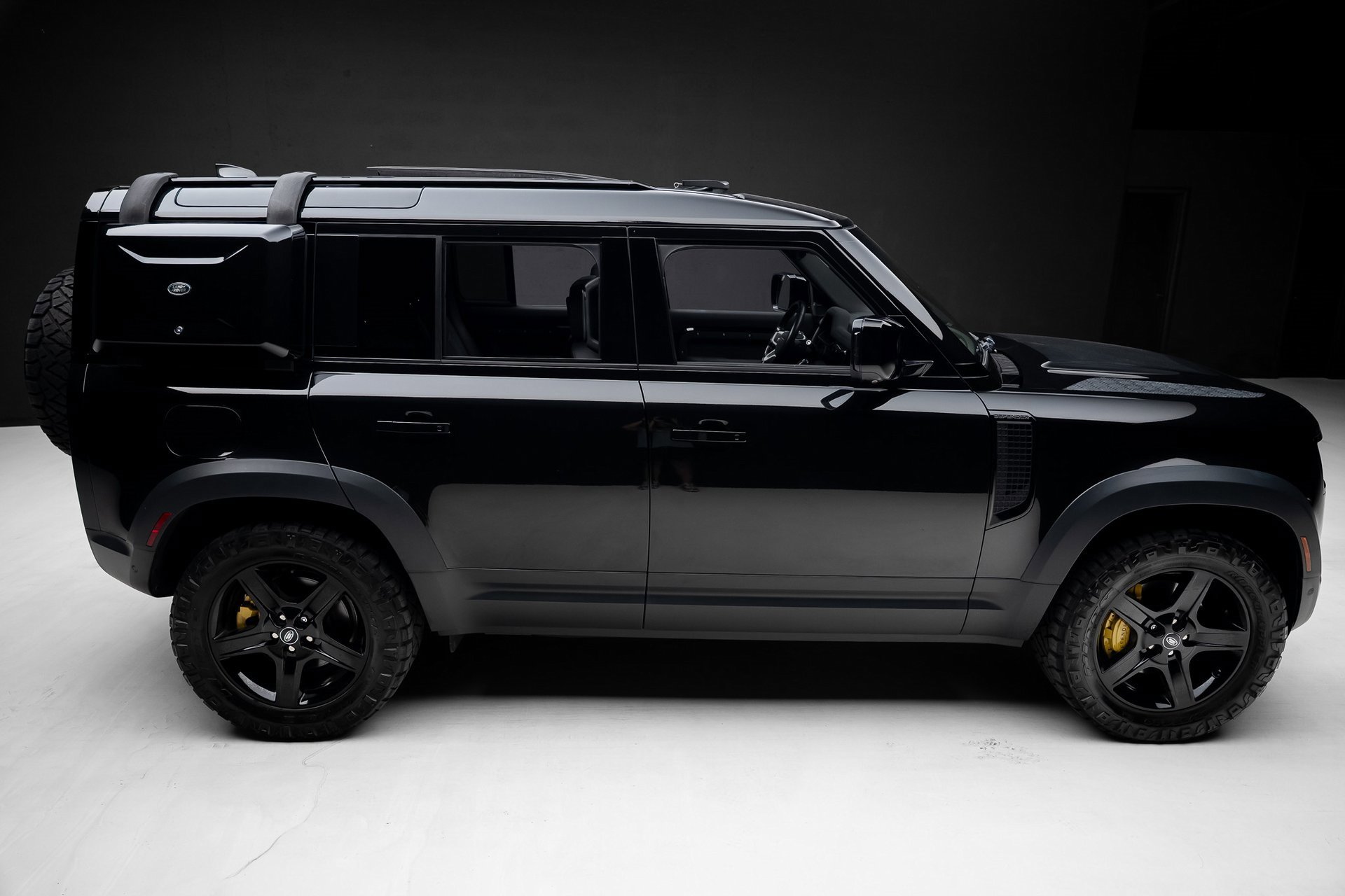 Used 2022 Land Rover Defender 110 SE image 34