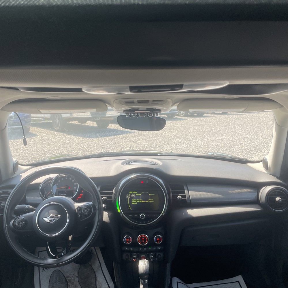 Used 2017 MINI Cooper 4-Door Hardtop FWD image 4