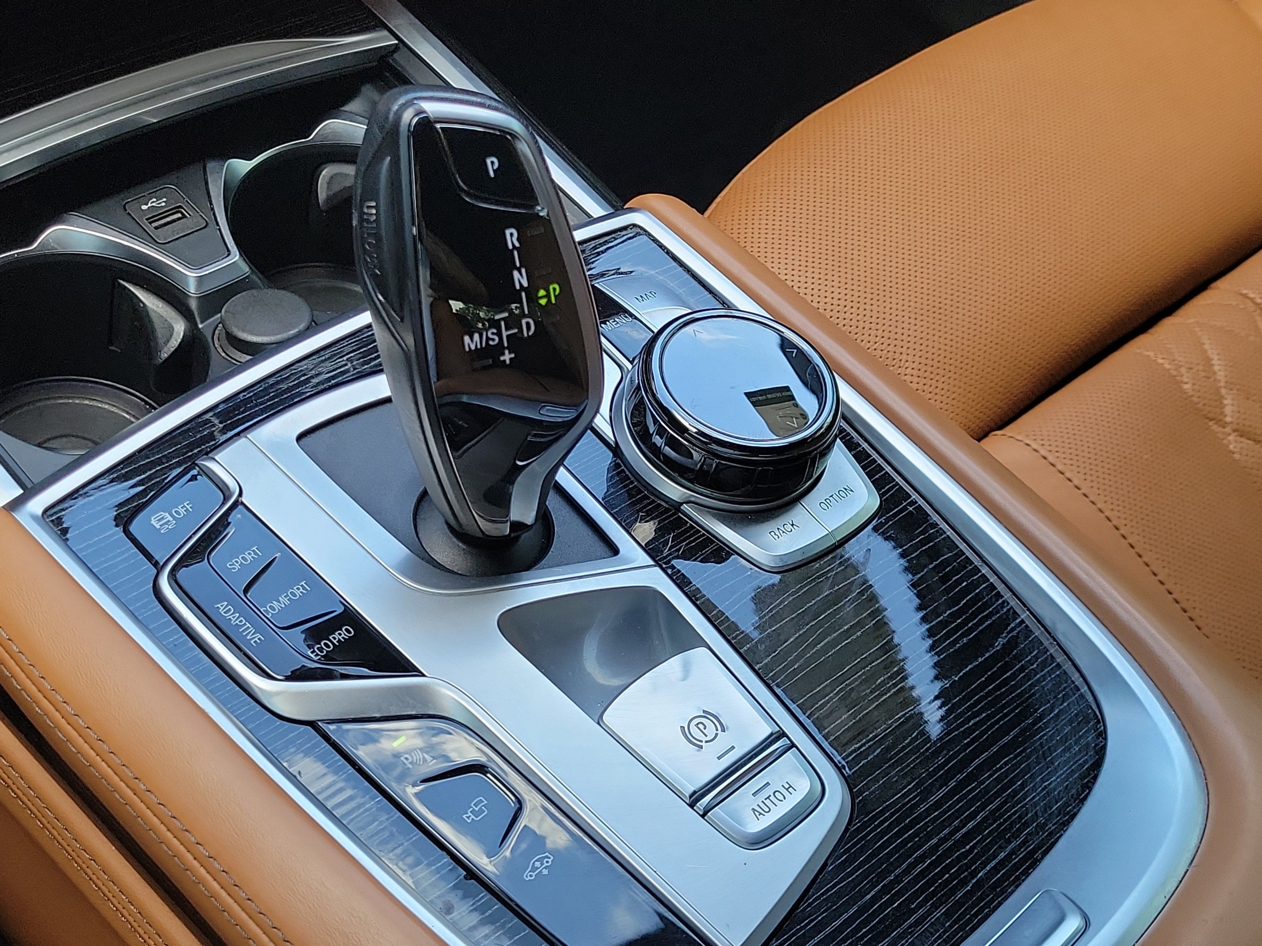 Used 2022 BMW 740i w/ M Sport Package RWD image 29