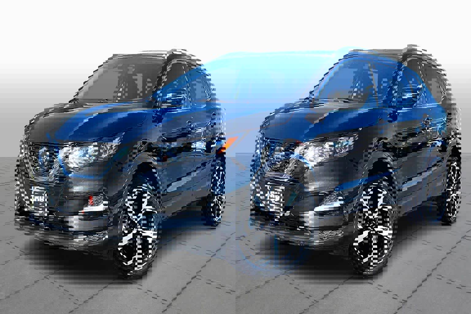 Used 2022 Nissan Rogue Sport SL image 2