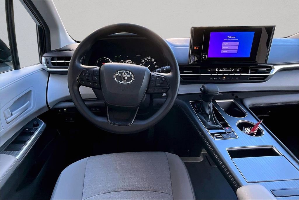 Certified 2026 Toyota Sienna LE image 8