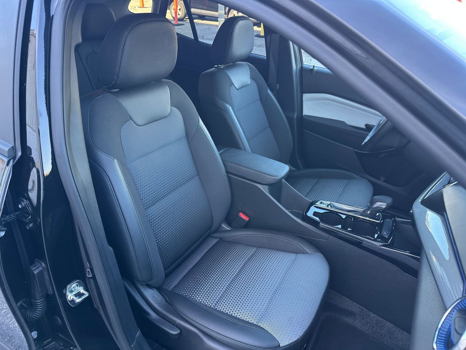 Used 2025 Chevrolet Trax LT w/ LT Convenience Package image 34