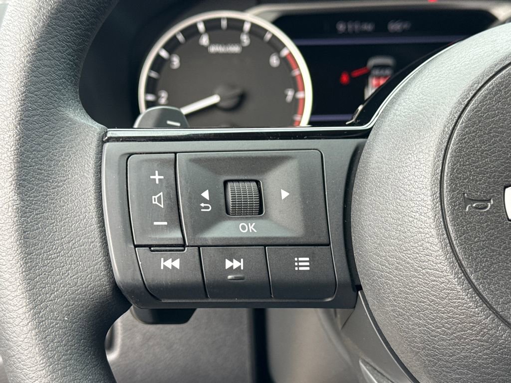 Used 2023 Nissan Rogue SV image 30