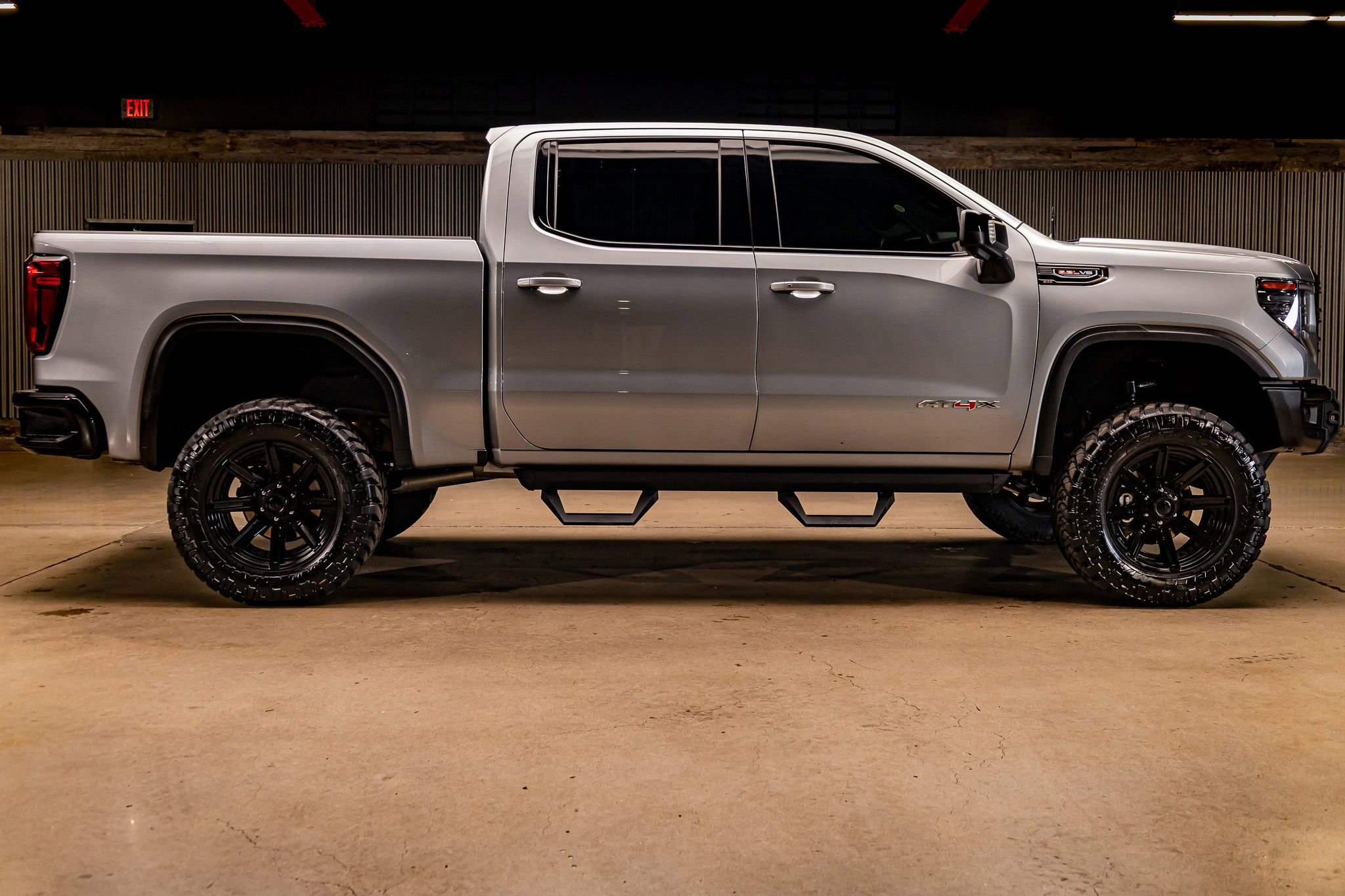 Used 2023 GMC Sierra 1500 AT4X image 11