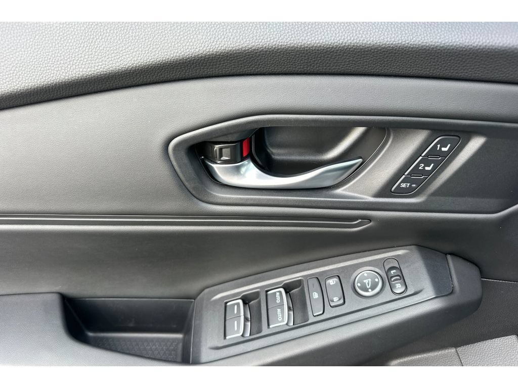 Used 2025 Honda Accord EX-L image 11