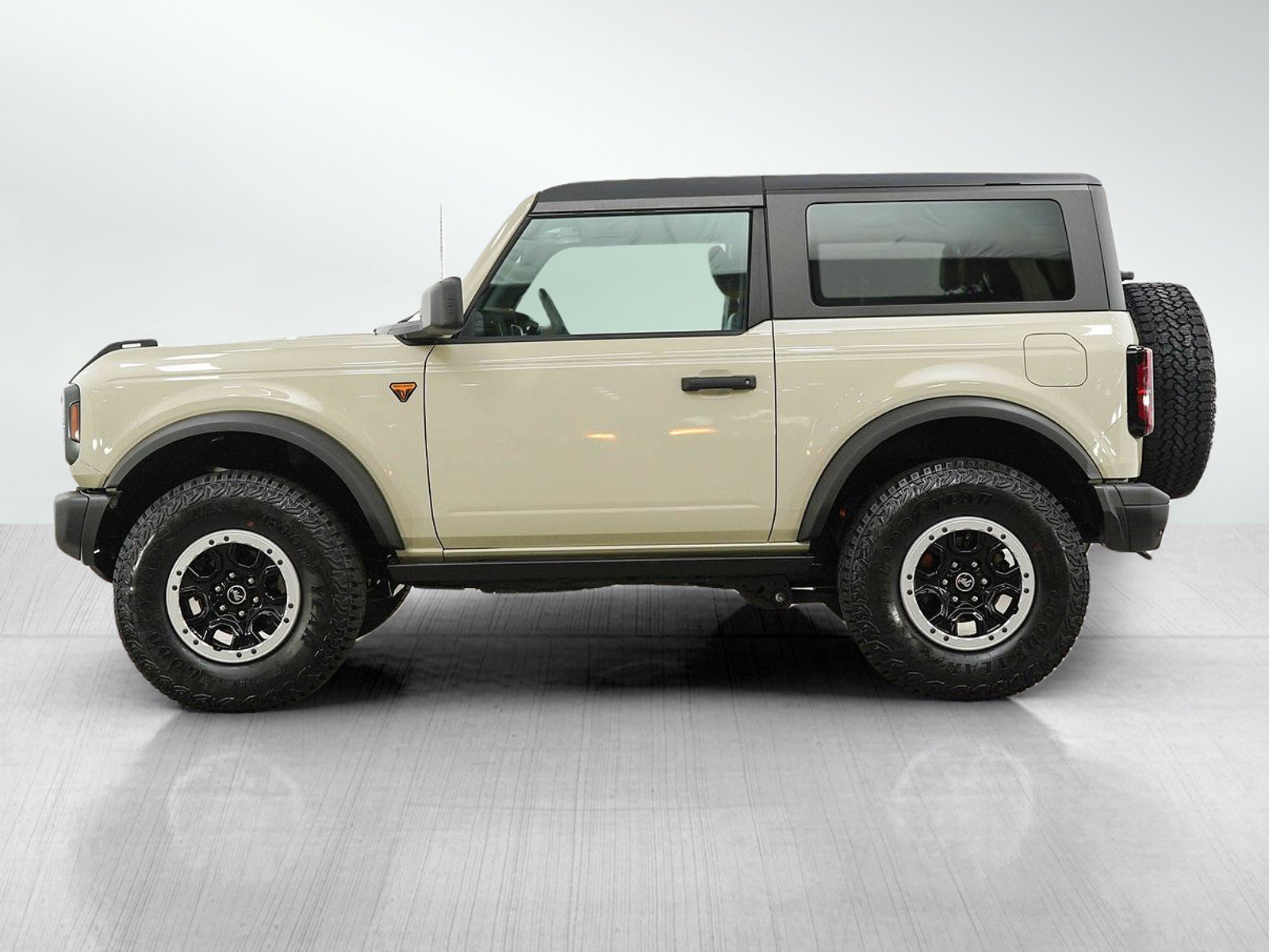 Used 2025 Ford Bronco Badlands w/ Sasquatch Package AWD/4WD image 2