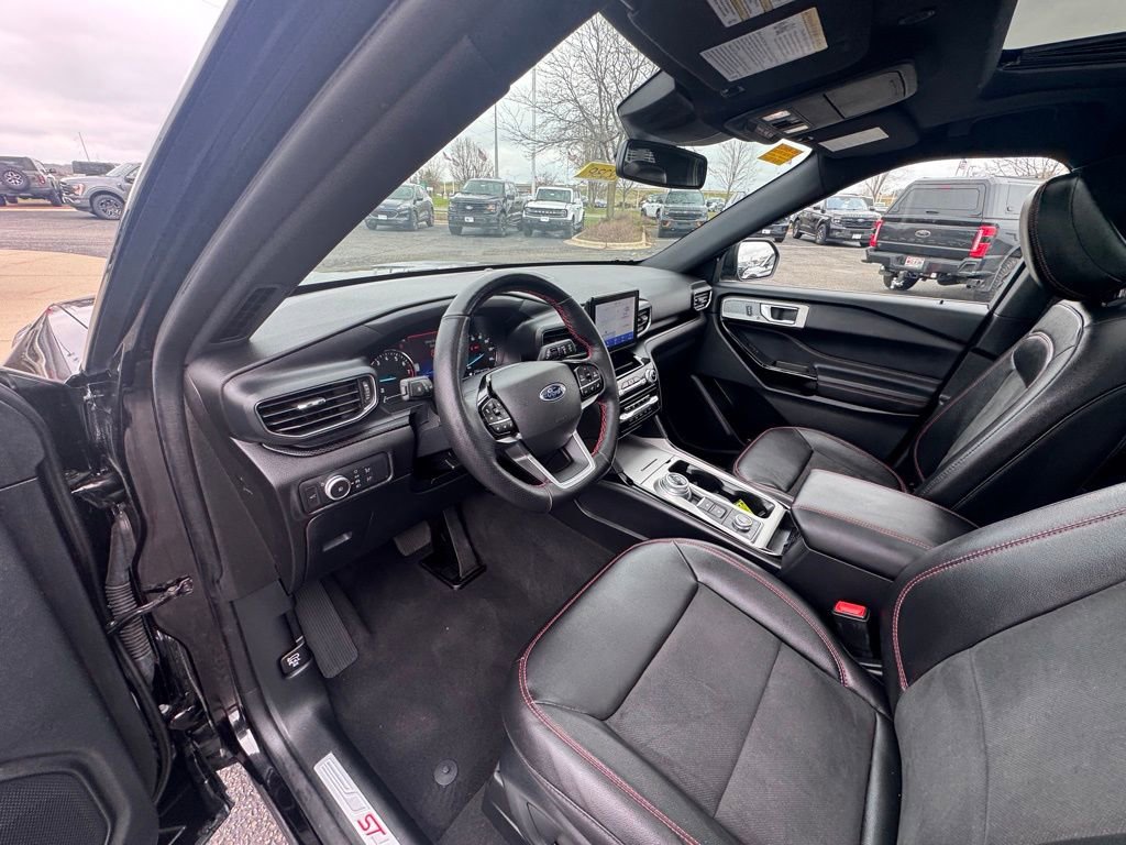 Used 2022 Ford Explorer ST-Line w/ Class IV Trailer Tow Package image 12