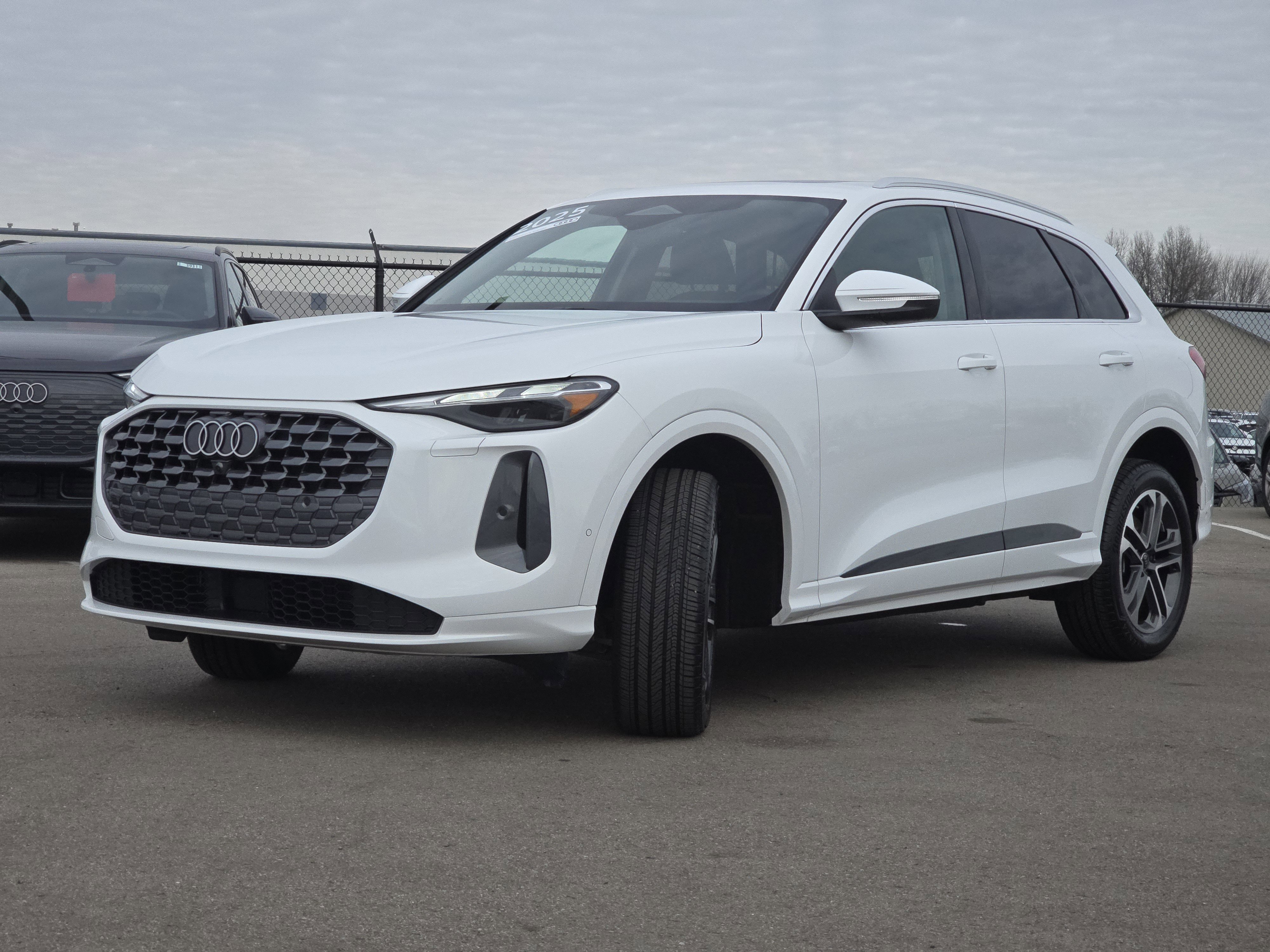 Certified 2025 Audi Q5 Premium w/ Convenience Package image 3