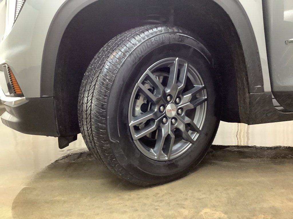 Used 2025 GMC Acadia Elevation image 29