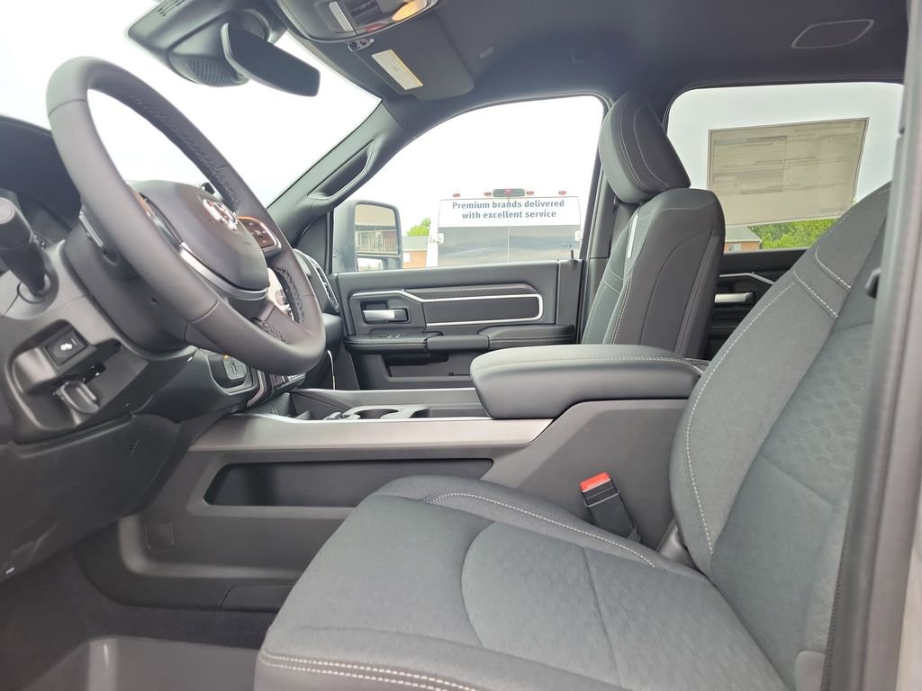 New 2026 RAM 3500 Big Horn AWD/4WD image 18