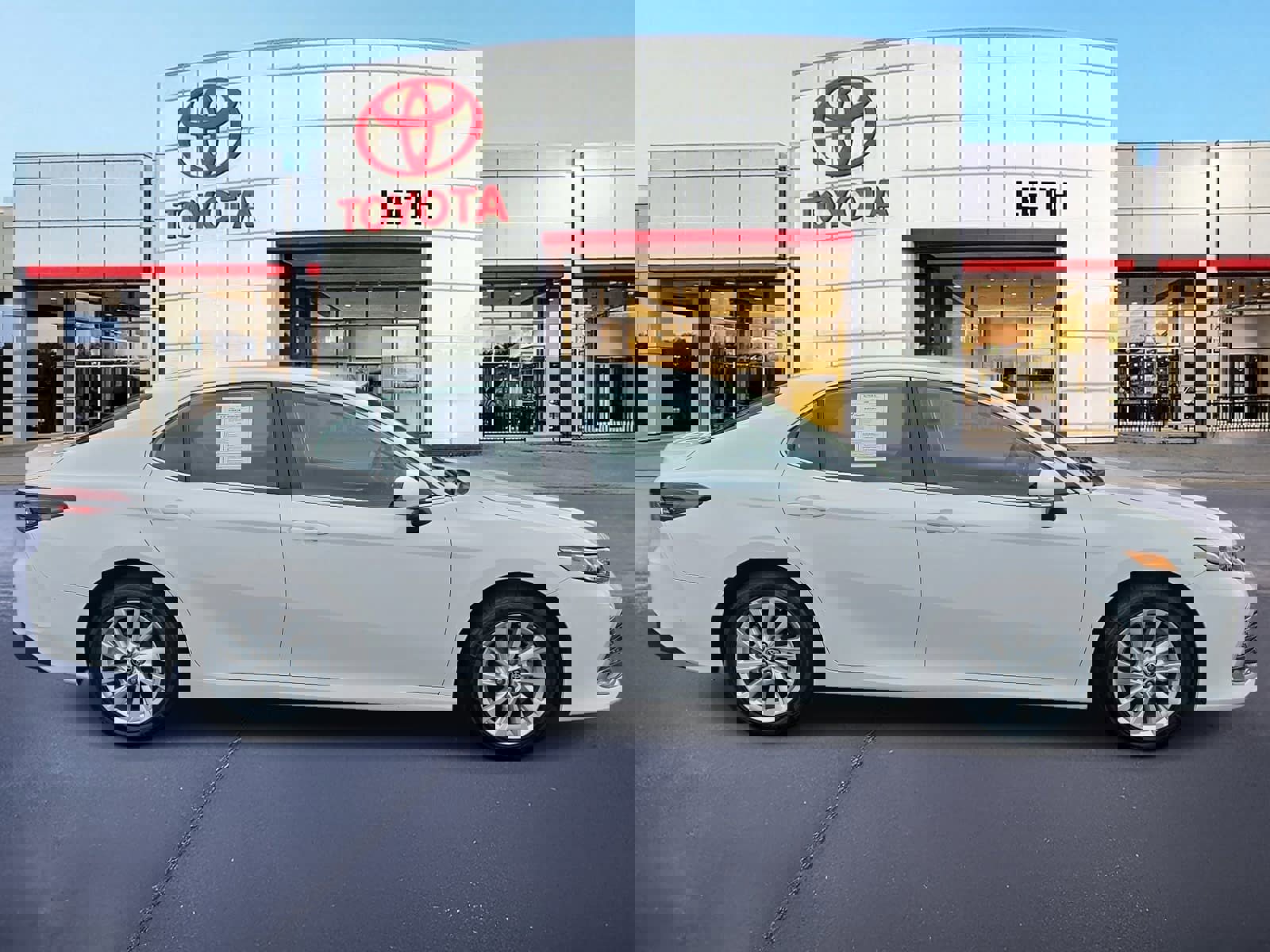 Used 2023 Toyota Camry LE image 4