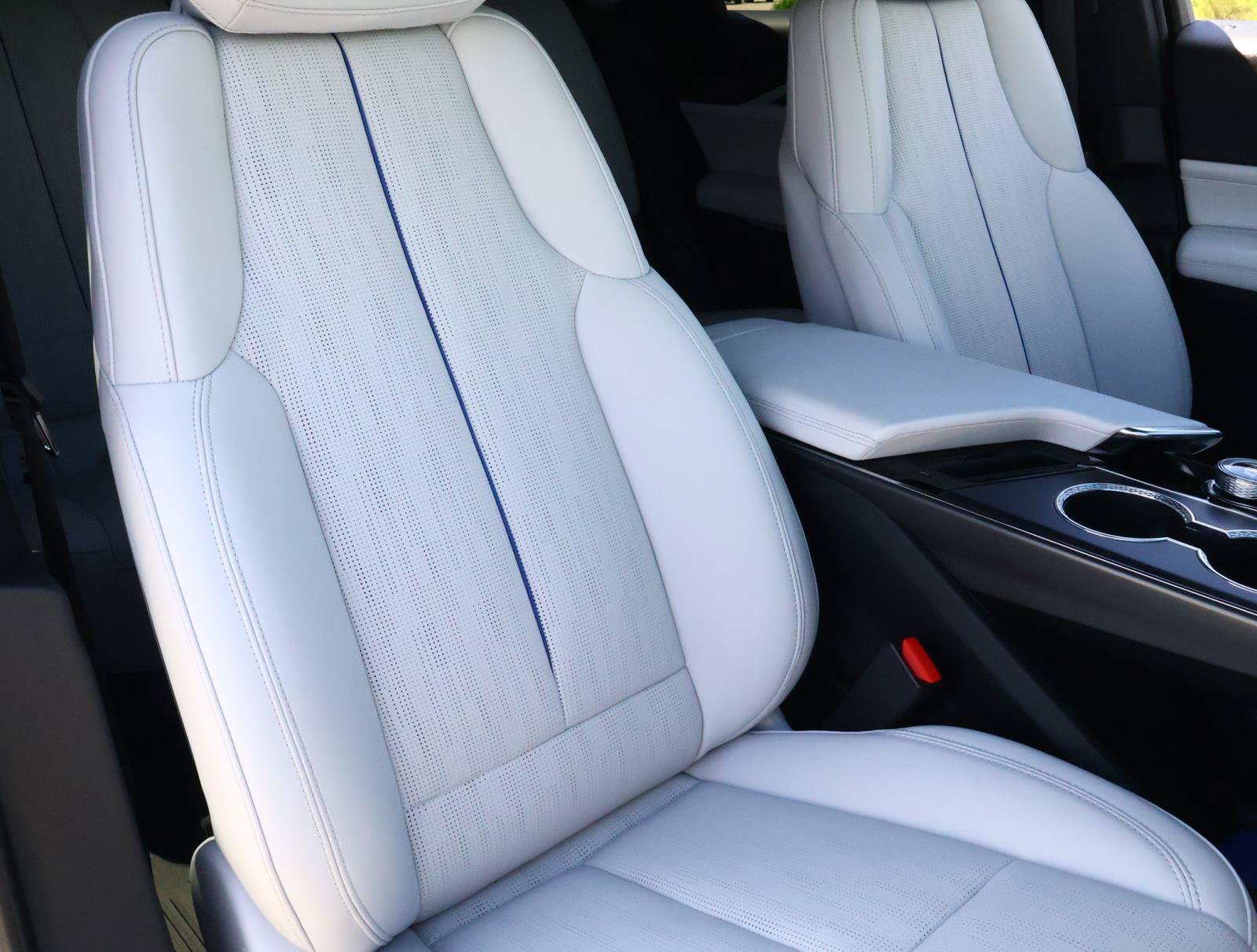 Used 2026 Cadillac Lyriq Premium Sport w/ LPO, Floor Liner Package RWD image 23