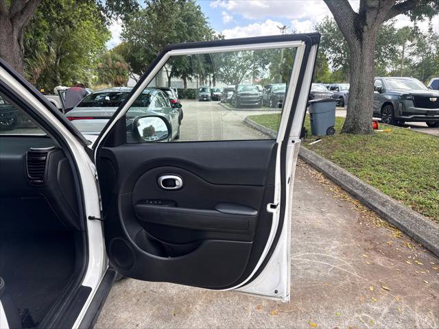 Used 2014 Kia Soul + w/ Eco Package FWD image 28