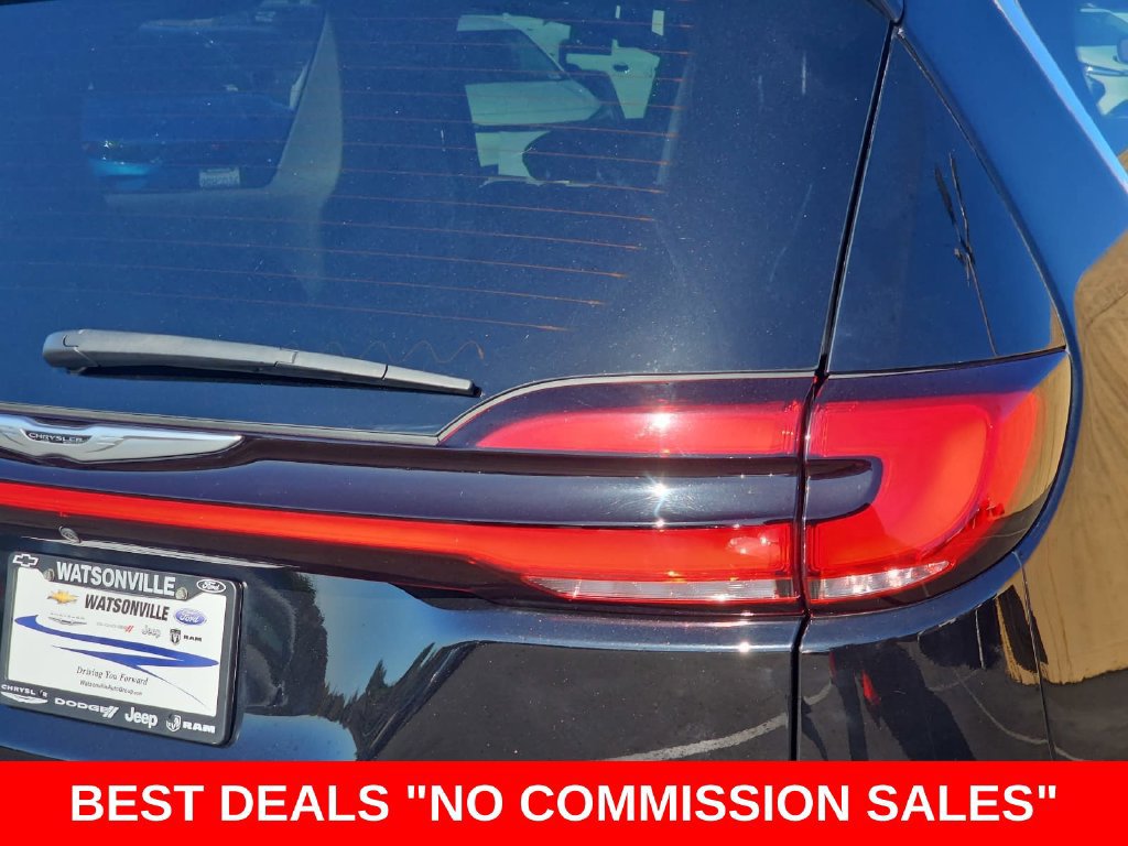 Used 2024 Chrysler Pacifica Touring-L FWD image 41