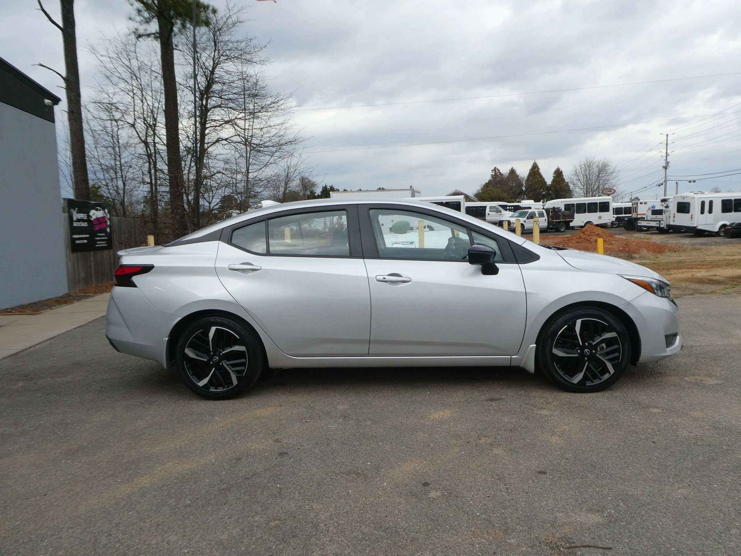 Used 2024 Nissan Versa SR w/ Trunk Package image 3