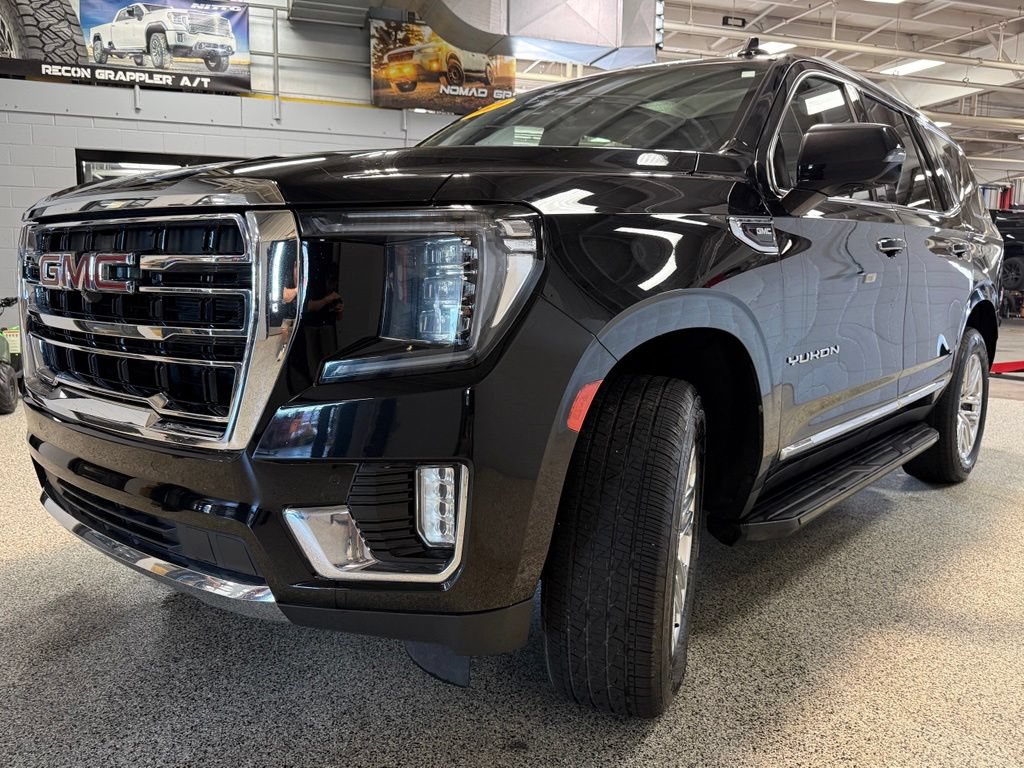 Used 2021 GMC Yukon SLT w/ SLT Luxury Package AWD/4WD image 3