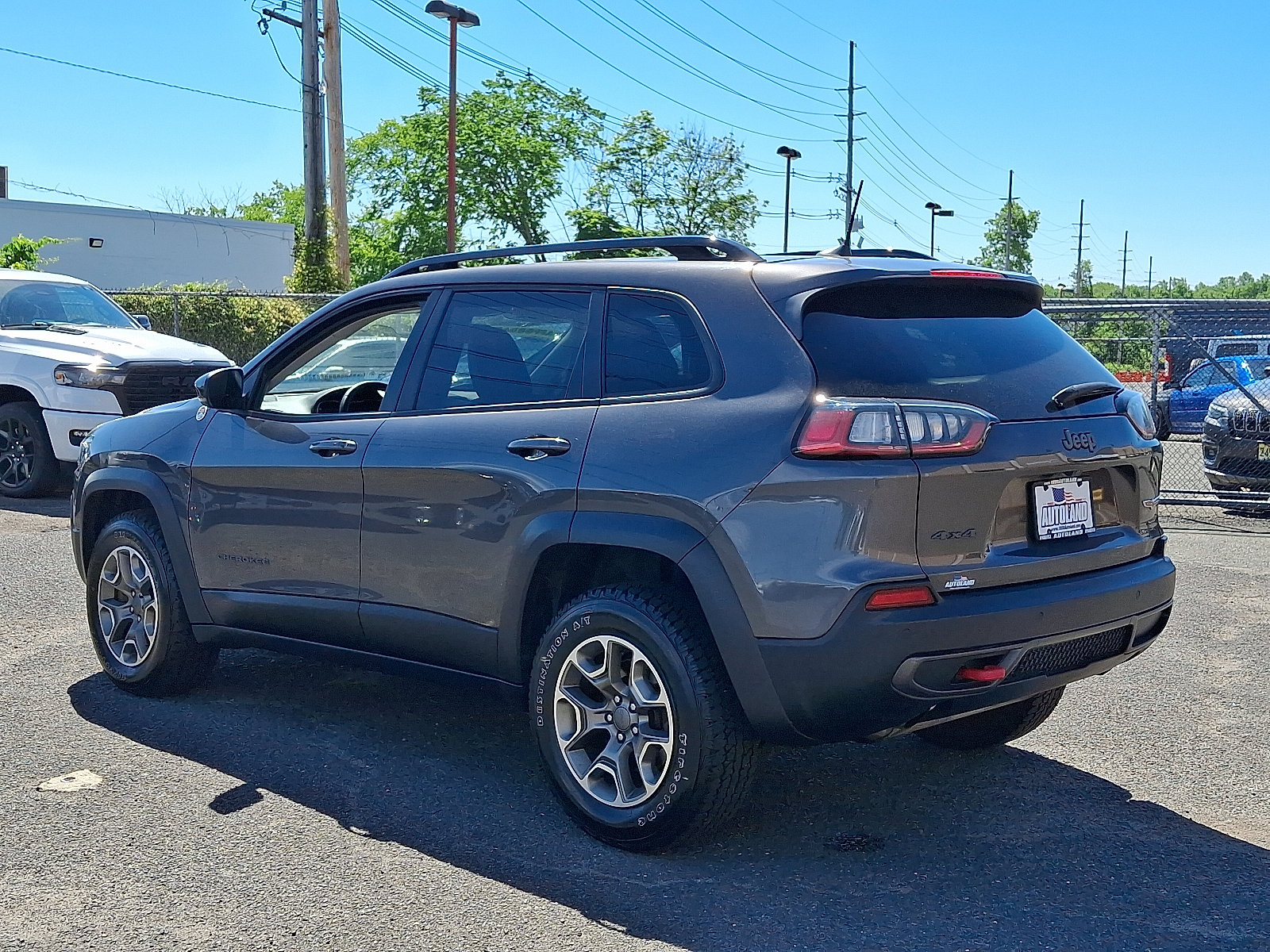Used 2022 Jeep Cherokee Trailhawk w/ Comfort/Convenience Group AWD/4WD image 5