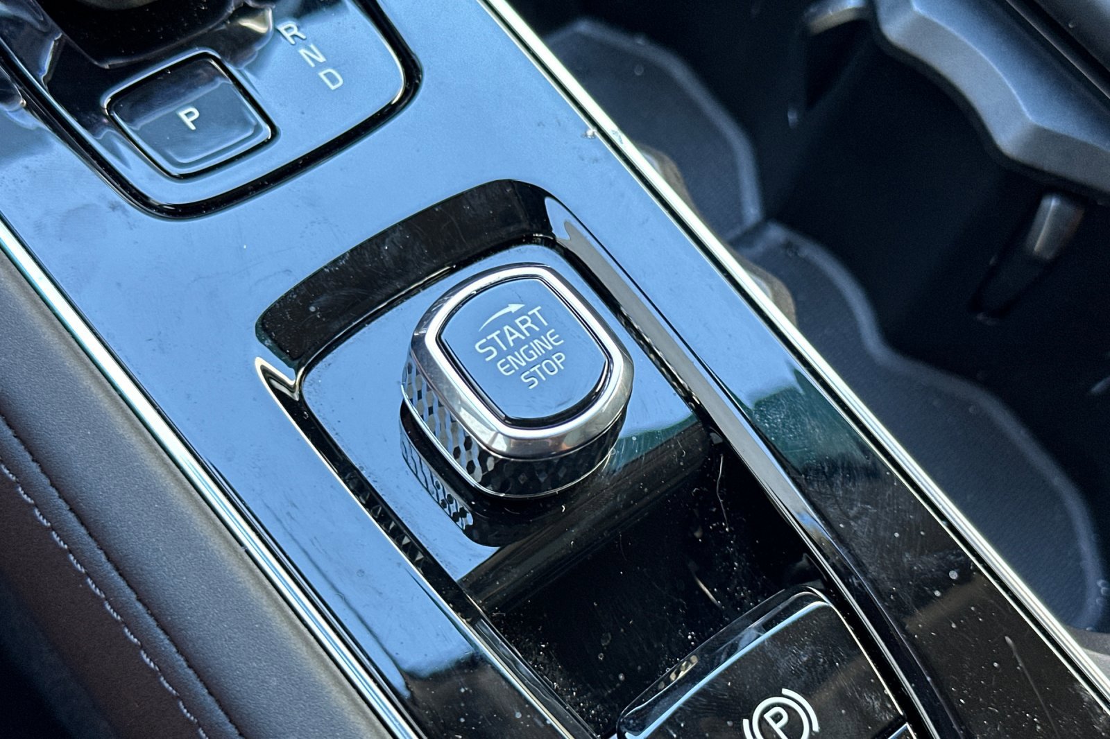 Certified 2025 Volvo XC90 B6 Core w/ Protection Package Premier image 25