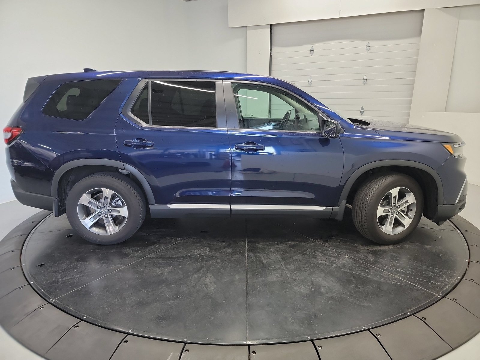 Used 2025 Honda Pilot EX-L image 11
