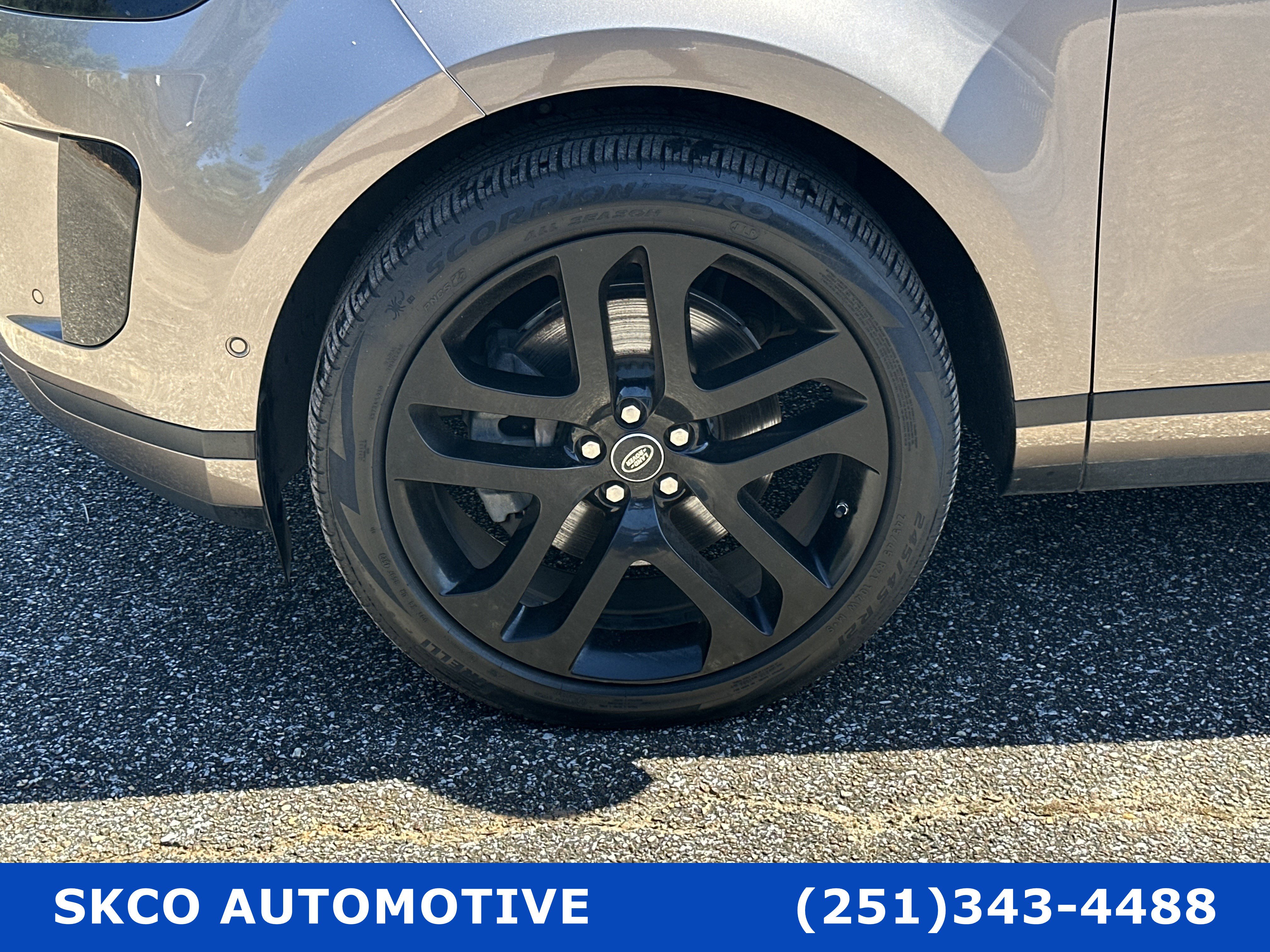 Used 2020 Land Rover Range Rover Evoque SE image 9