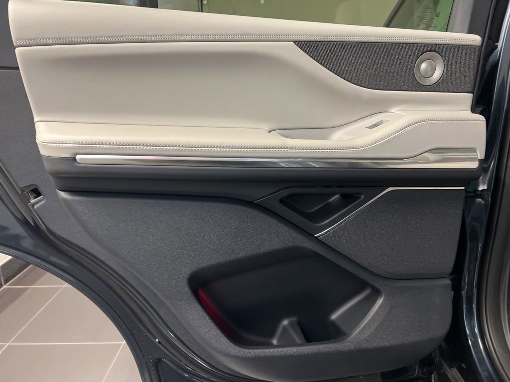 New 2026 Lincoln Navigator Reserve AWD/4WD image 41